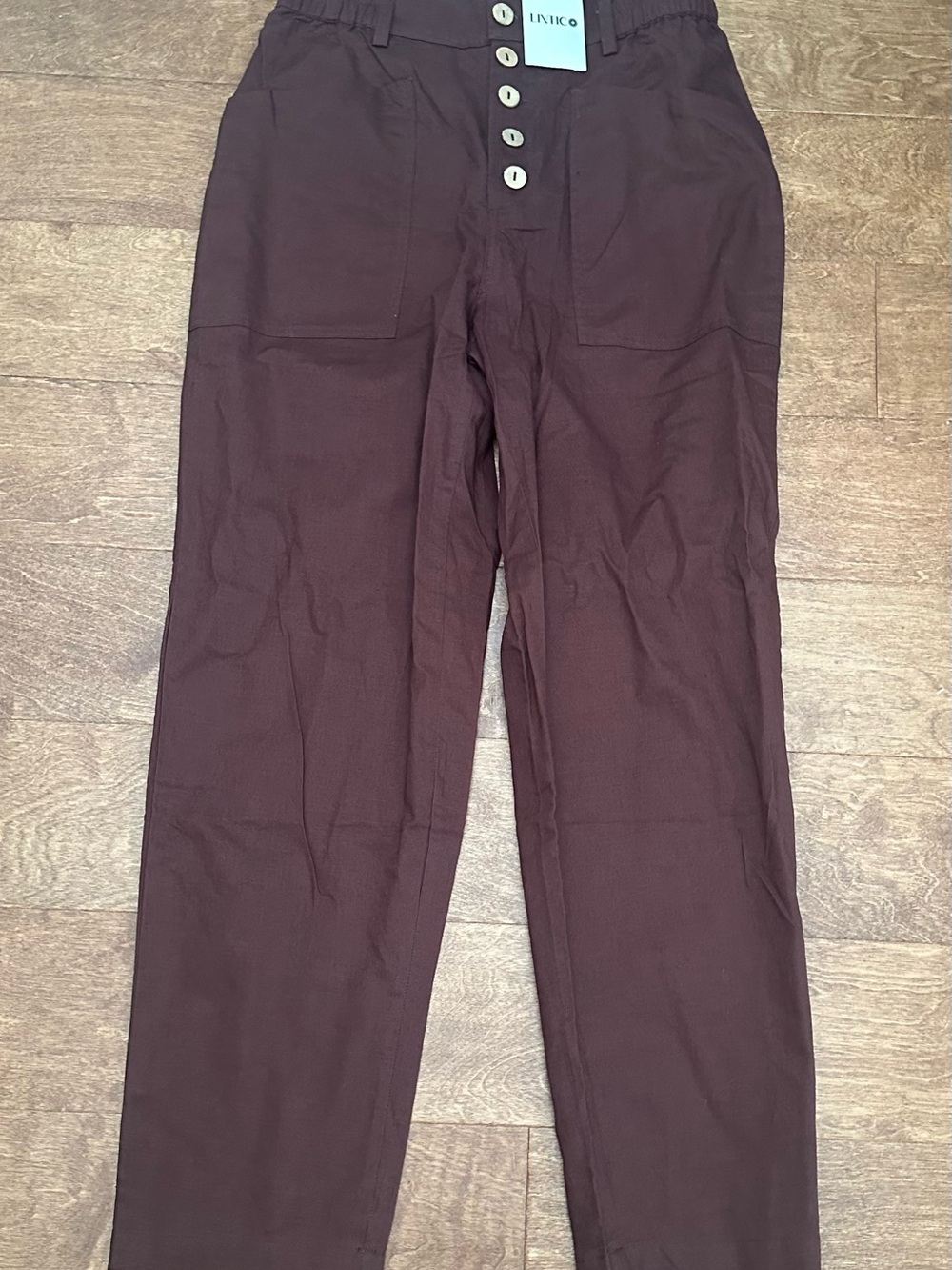 Linen Capri with wooden buttons